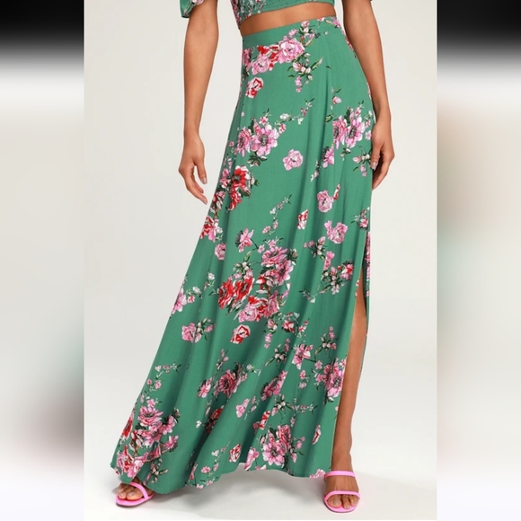Lulu's Away On Vacay Maxi Skirt Set - Picture 3 of 11